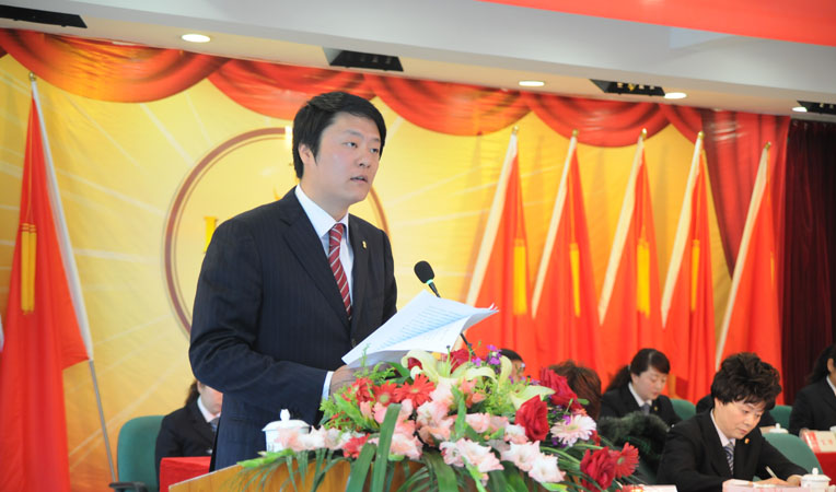 華億集團總裁、華億國際總經理項領作《2012年度工作總結及2013年度工作報告》