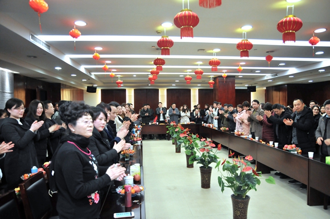 團拜會現場掌聲不斷