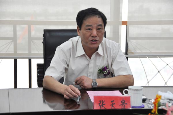 4.繁昌縣人大常委會(huì)副主任張?zhí)熨F對華億來荻港鎮(zhèn)投資表示誠摯歡迎，并期望政府能積極配合項(xiàng)目順利開展.jpg
